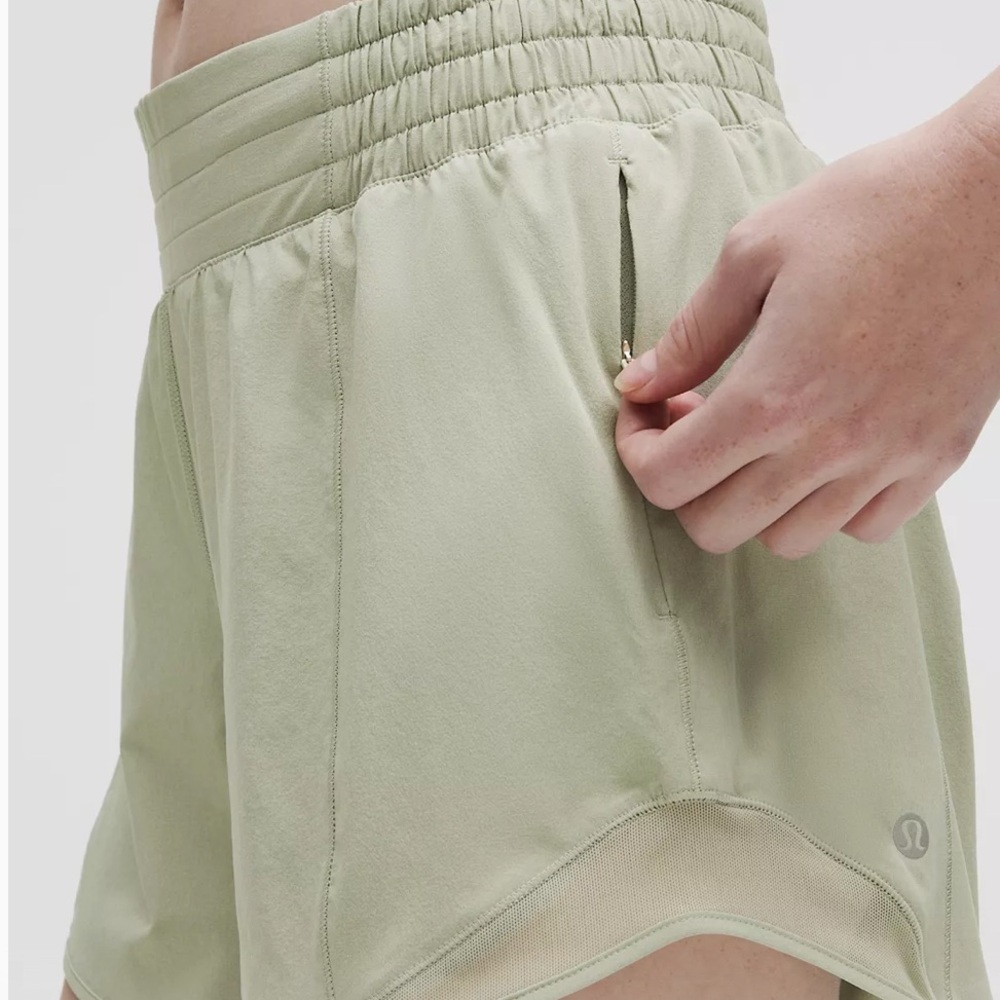 🌵Lululemon High Rise lined shorts 4” Size14